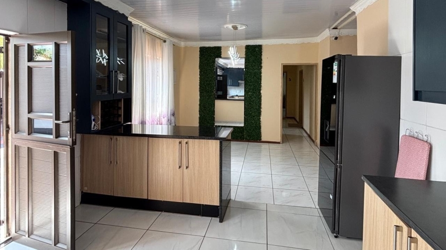 7 Bedroom Property for Sale in Mogwase Unit 4 North West